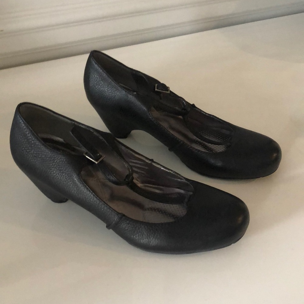 Ciao Bella black T strap heels